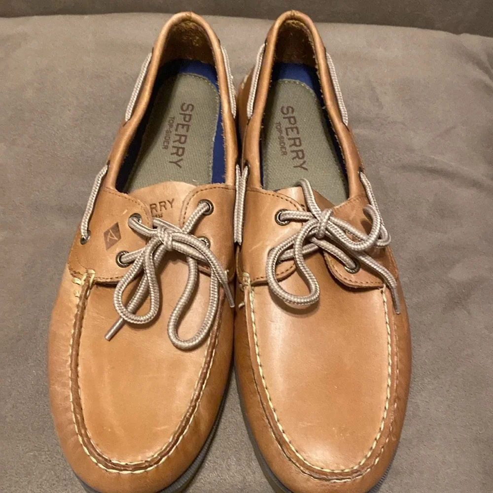 Sperry Brown Leather Boat Shoes with Gray Laces